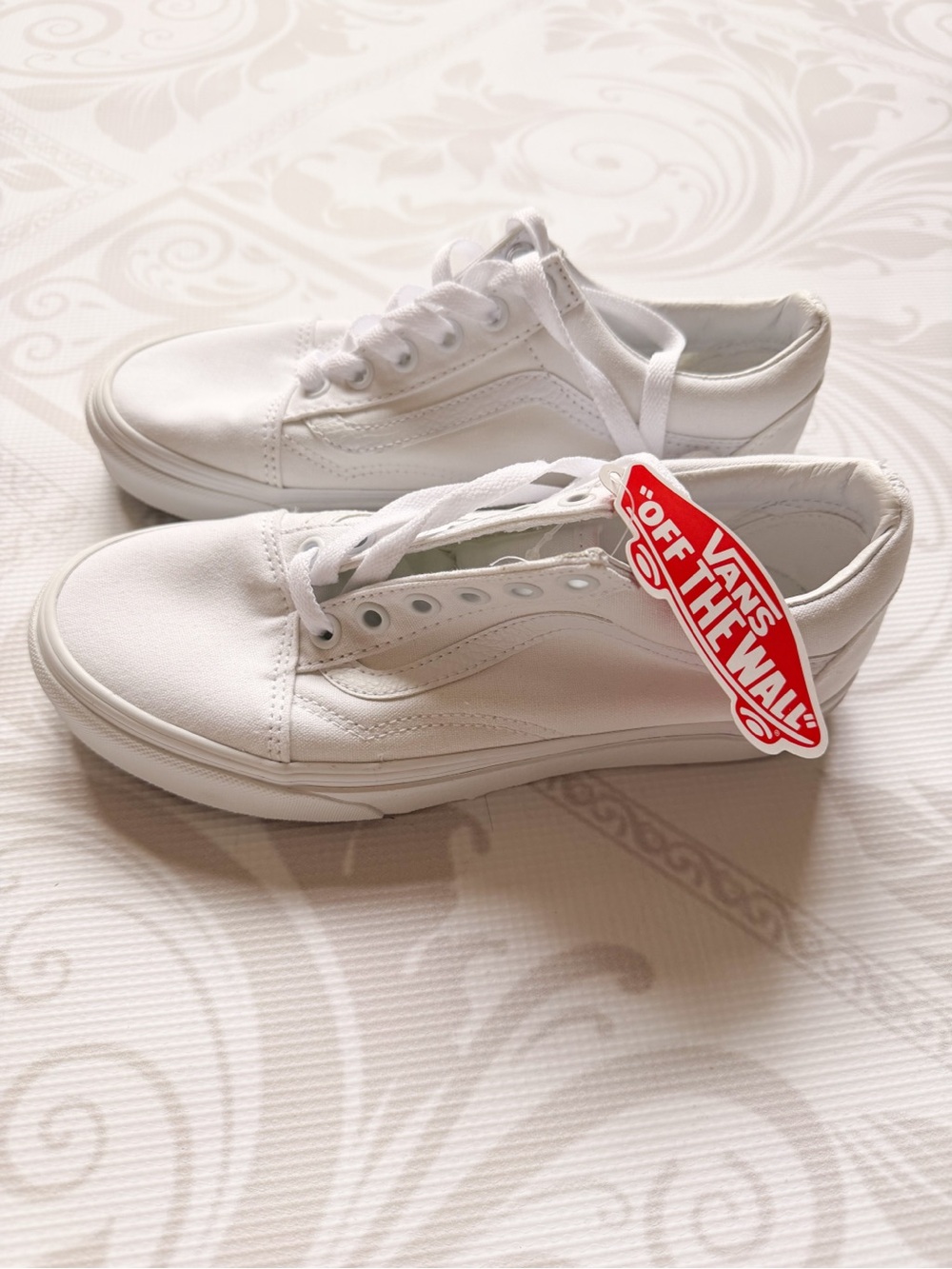Vans White Canvas Low-Top Sneakers with Red Logo Tag - Picture 4 of 9